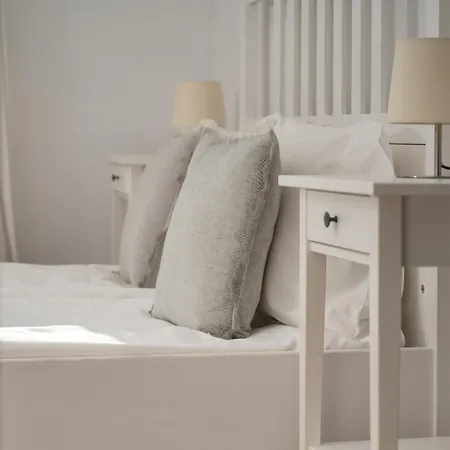 Black And Brown With Free Parking And Furnished Balcony In By Renters Apartamento Wrocław