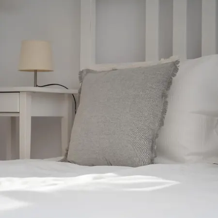 Appartement Black And Brown With Free Parking And Furnished Balcony In By Renters