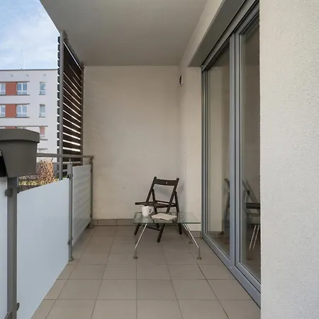 Appartement Black And Brown With Free Parking And Furnished Balcony In By Renters *
