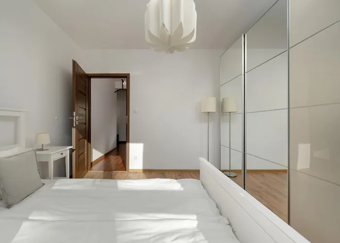 Black And Brown With Free Parking And Furnished Balcony In By Renters * 브로츠와프