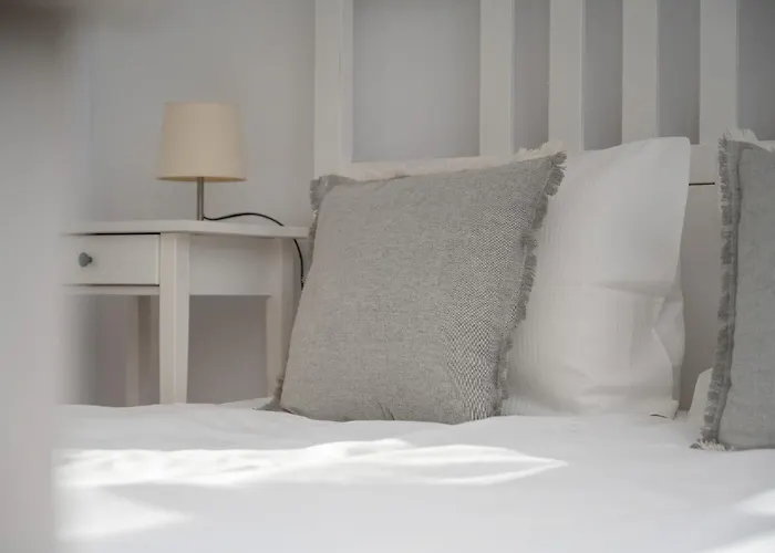 아파트 Black And Brown With Free Parking And Furnished Balcony In By Renters