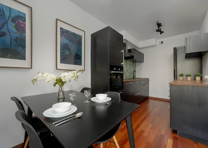 Black And Brown With Free Parking And Furnished Balcony In By Renters * 브로츠와프