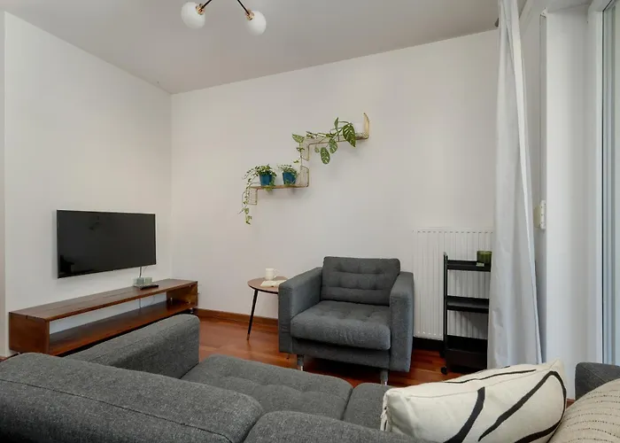 Black And Brown With Free Parking And Furnished Balcony In By Renters 아파트