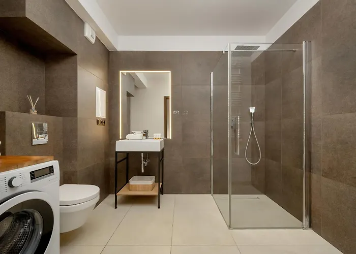 Black And Brown With Free Parking And Furnished Balcony In By Renters * 브로츠와프