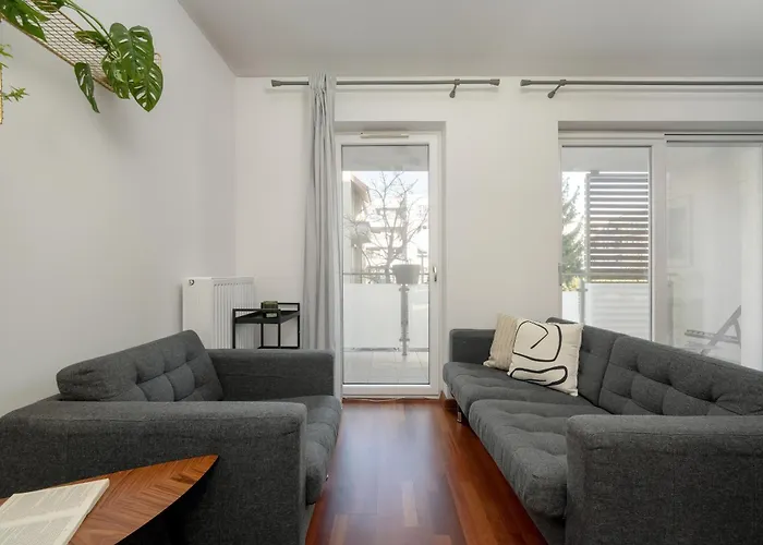 아파트 Black And Brown With Free Parking And Furnished Balcony In By Renters